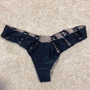 Acacia black chuns bottoms: size (p) fits larger